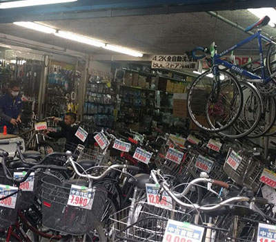 Magasin de vente de vélos recyclés au Japon