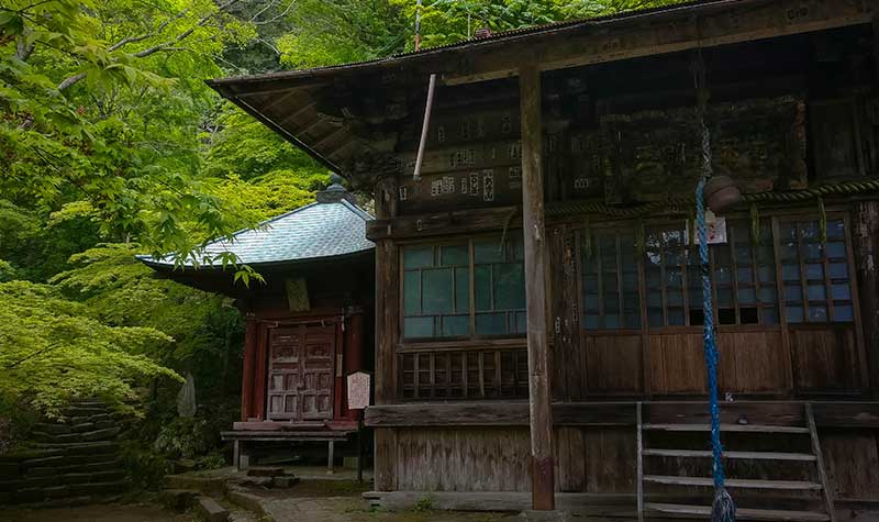 Temple abandonné au Mont Oyama