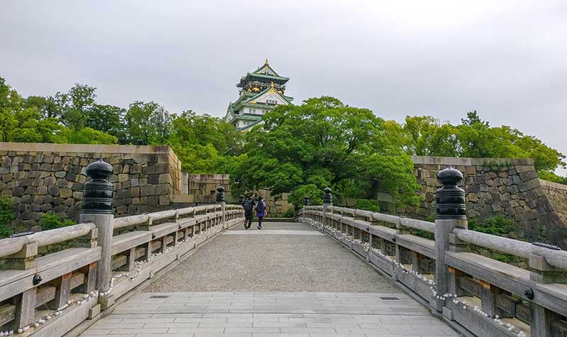 Pont vers le château d'Osaka