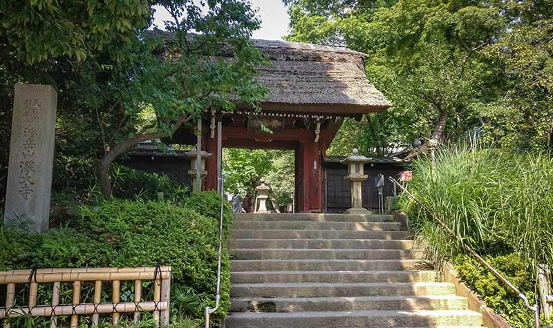 Porte du temple Jindai-ji