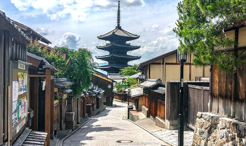 Guide Kyoto - rue et pagode