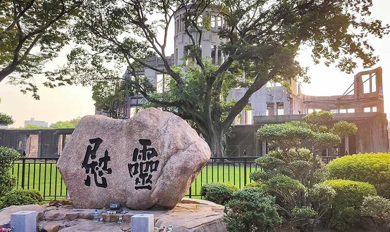 Dôme de Genbaku à Hiroshima - pierre symbolique