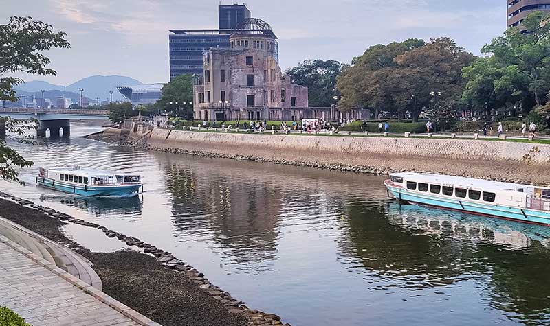 Dôme de Genbaku à Hiroshima - dôme devant la rivière